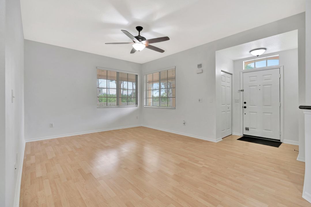 На продажу: $239,000 (2 спален, 2 ванн, 1209 Квадратных фут)