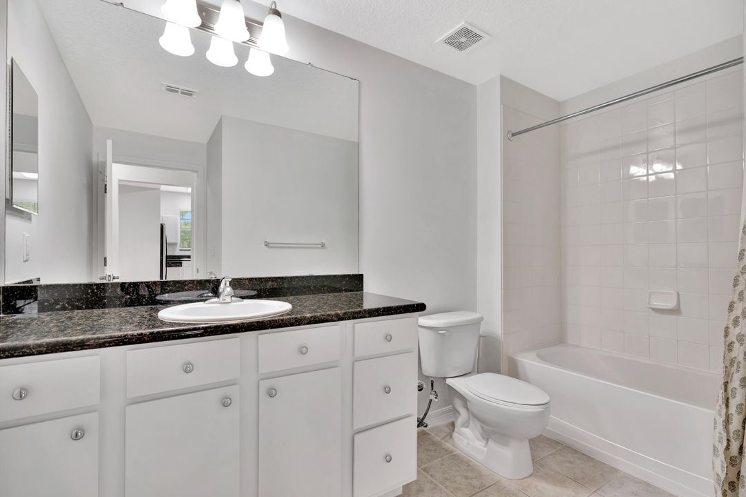 На продажу: $239,000 (2 спален, 2 ванн, 1209 Квадратных фут)