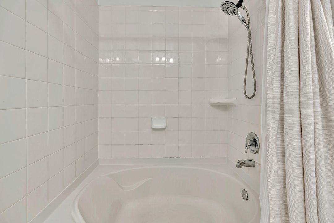 На продажу: $239,000 (2 спален, 2 ванн, 1209 Квадратных фут)