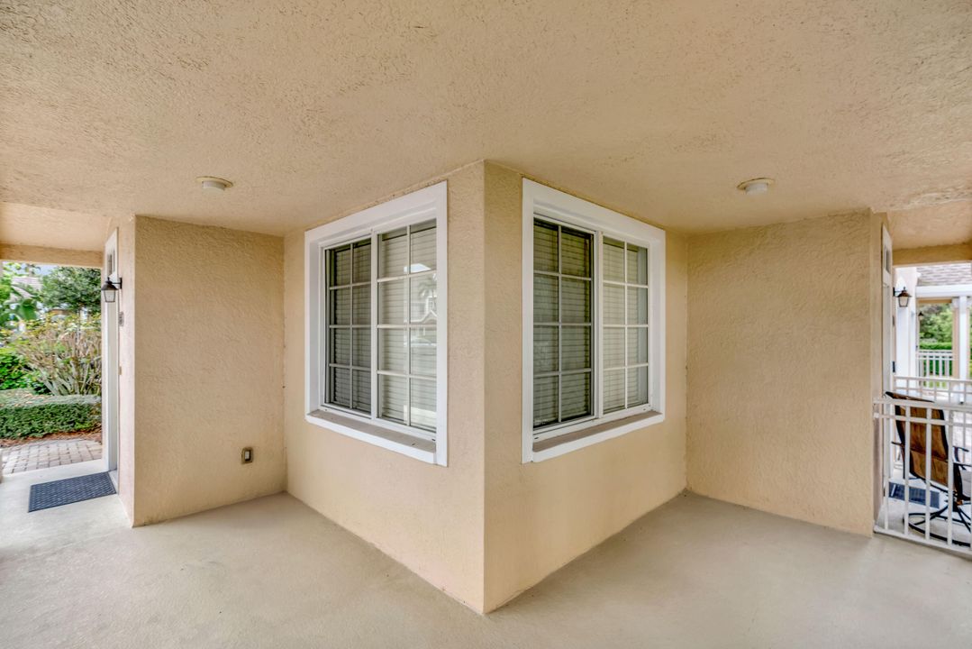 На продажу: $239,000 (2 спален, 2 ванн, 1209 Квадратных фут)