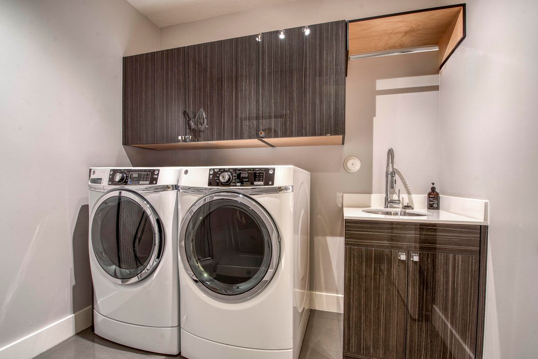 For Sale: $799,000 (3 beds, 2 baths, 2138 Square Feet)