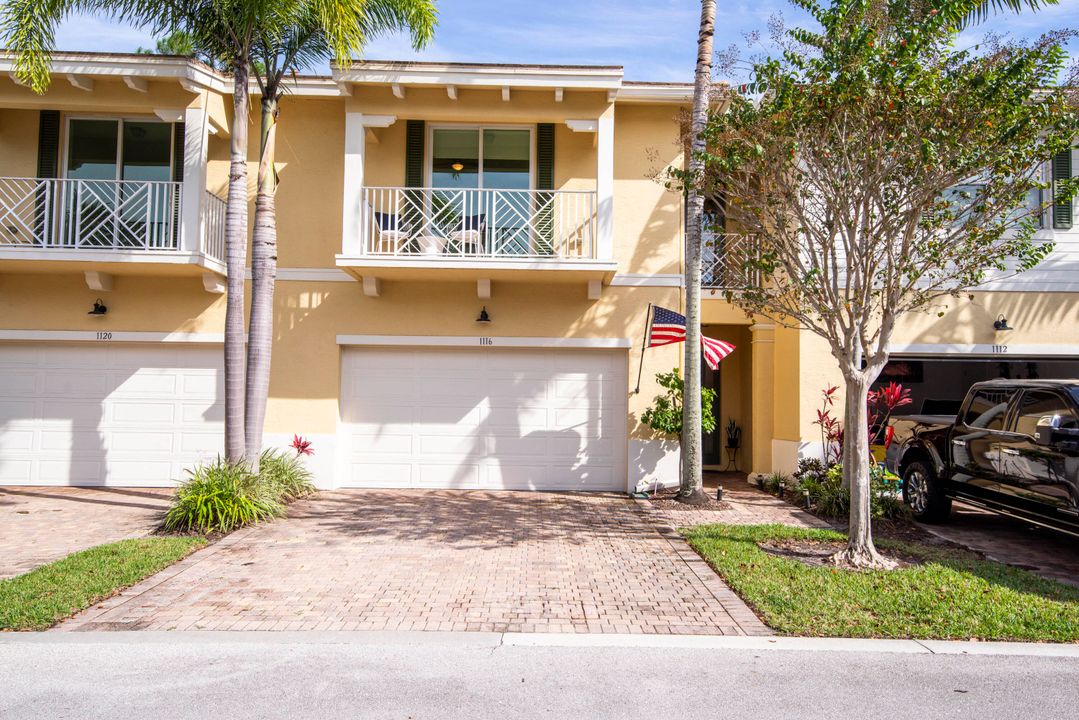 For Sale: $799,000 (3 beds, 2 baths, 2138 Square Feet)