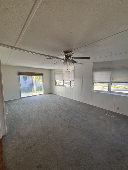 For Sale: $39,900 (2 beds, 2 baths, 984 Square Feet)