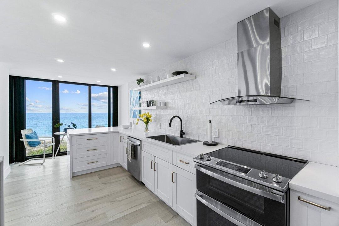 For Sale: $2,190,000 (3 beds, 2 baths, 2101 Square Feet)