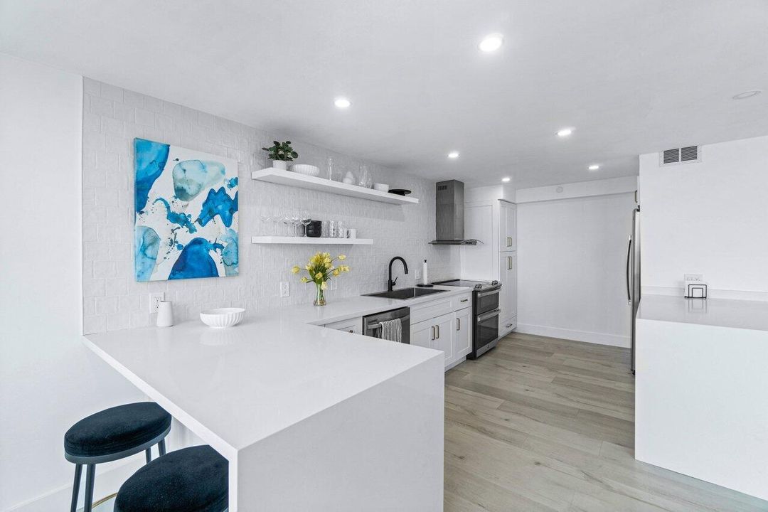 For Sale: $2,190,000 (3 beds, 2 baths, 2101 Square Feet)