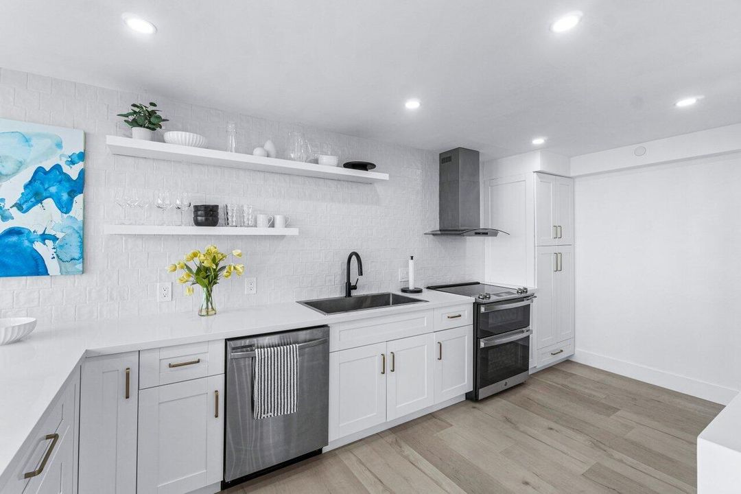 For Sale: $2,190,000 (3 beds, 2 baths, 2101 Square Feet)