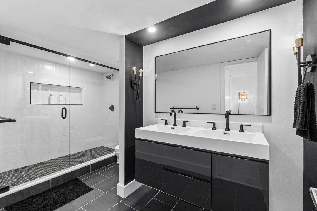 For Sale: $2,190,000 (3 beds, 2 baths, 2101 Square Feet)