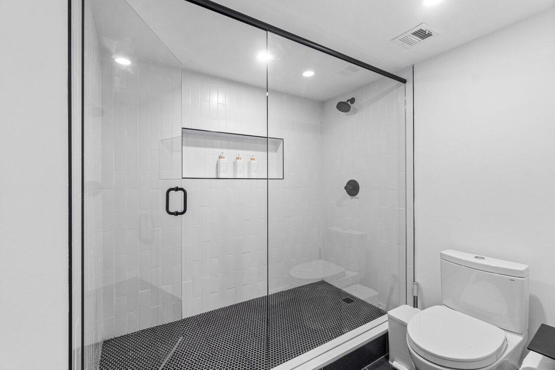 For Sale: $2,190,000 (3 beds, 2 baths, 2101 Square Feet)