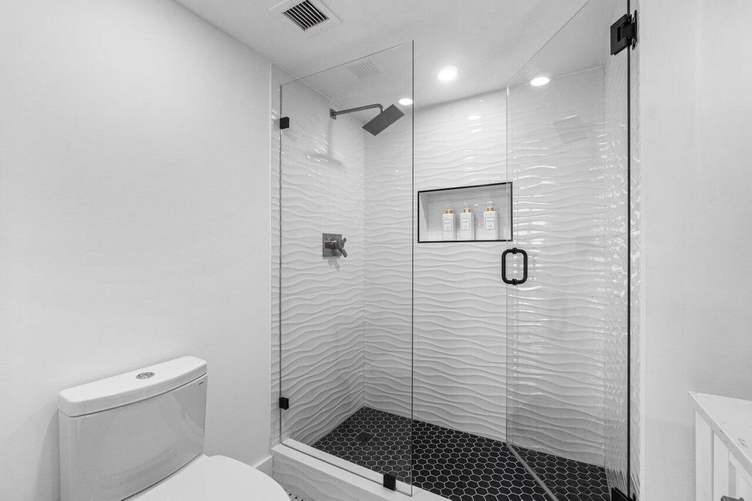 For Sale: $2,190,000 (3 beds, 2 baths, 2101 Square Feet)