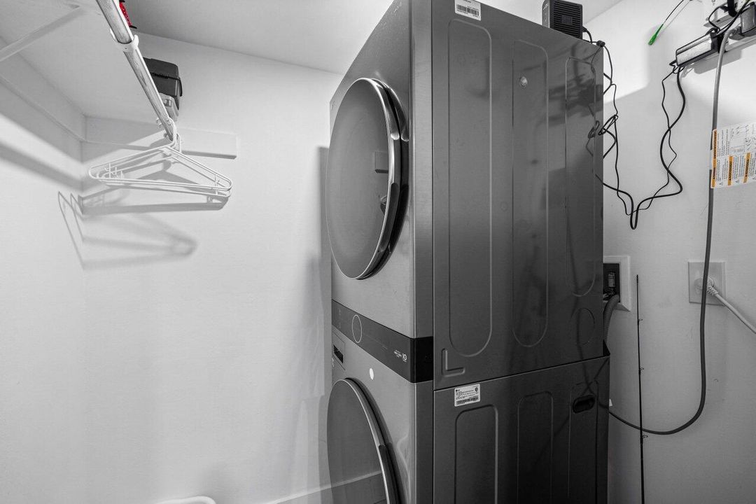 For Sale: $2,190,000 (3 beds, 2 baths, 2101 Square Feet)