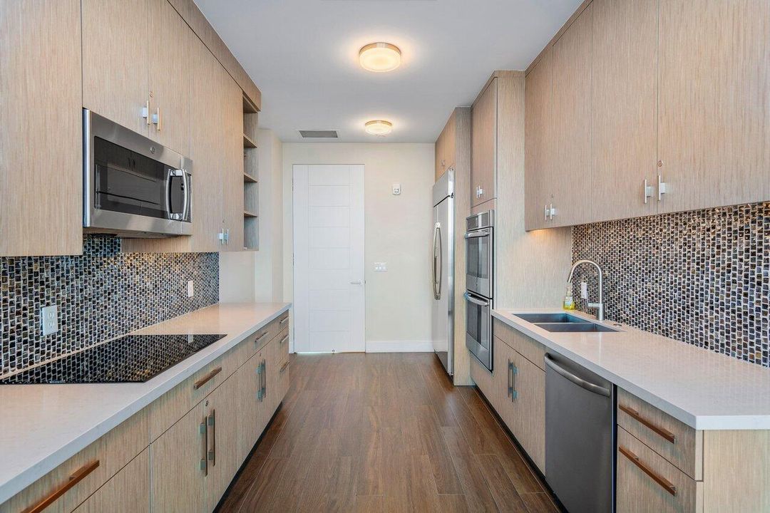 For Sale: $2,190,000 (3 beds, 2 baths, 2101 Square Feet)