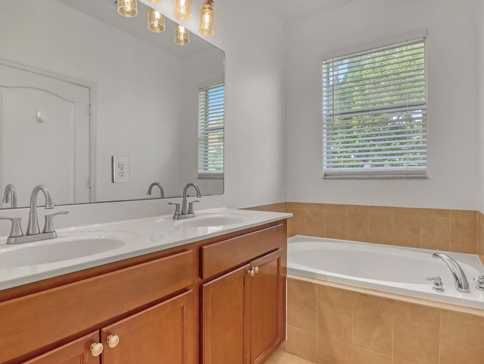 For Sale: $329,000 (3 beds, 2 baths, 1540 Square Feet)