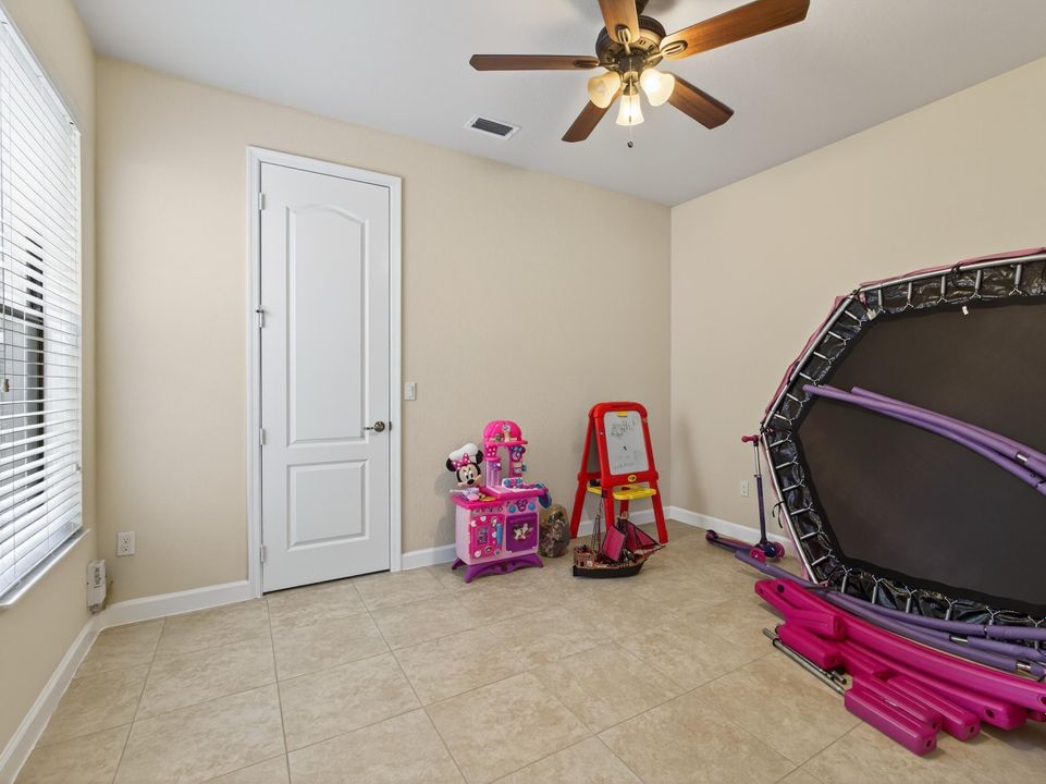 Active With Contract: $749,900 (5 beds, 4 baths, 3192 Square Feet)