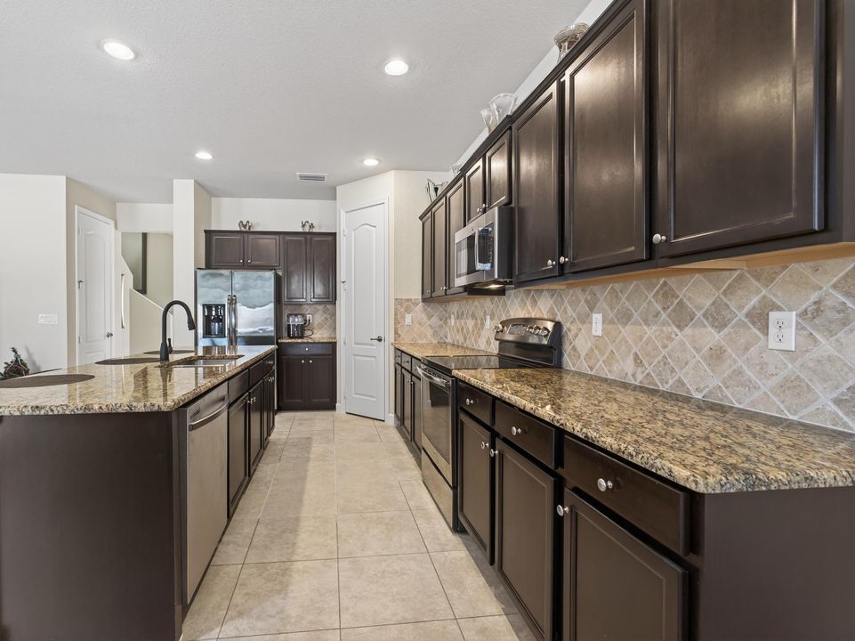 Active With Contract: $749,900 (5 beds, 4 baths, 3192 Square Feet)