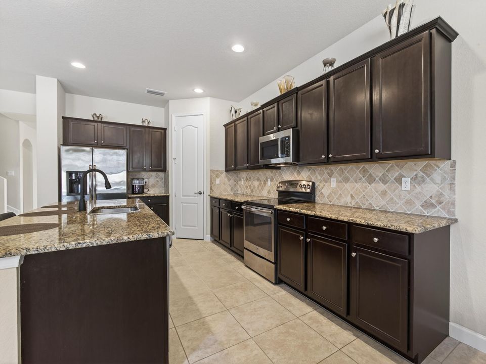 Active With Contract: $749,900 (5 beds, 4 baths, 3192 Square Feet)