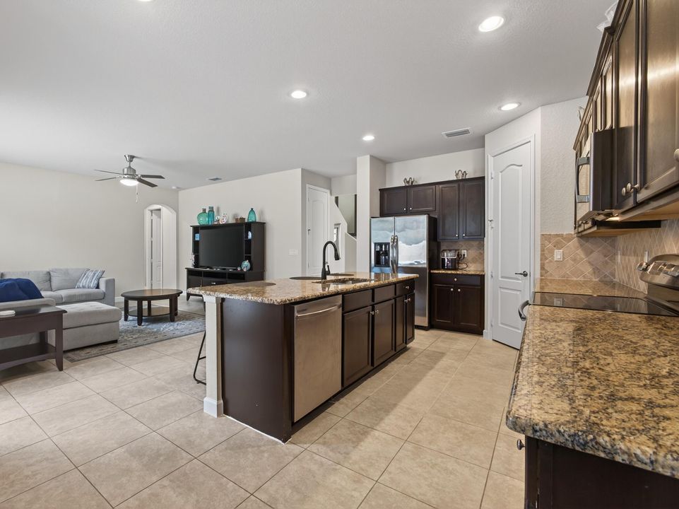 Active With Contract: $749,900 (5 beds, 4 baths, 3192 Square Feet)