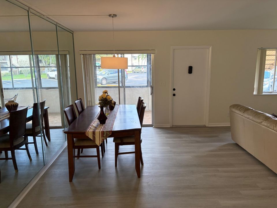 For Sale: $134,900 (1 beds, 1 baths, 780 Square Feet)