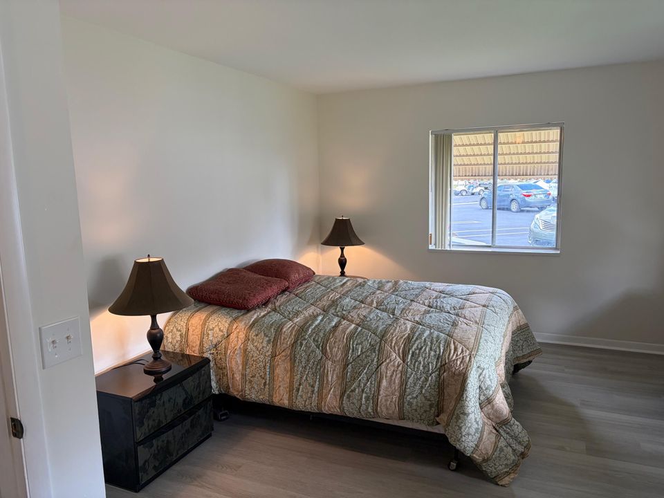 For Sale: $134,900 (1 beds, 1 baths, 780 Square Feet)