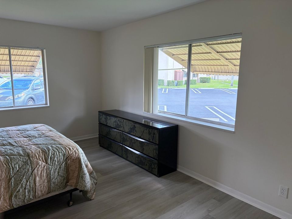 For Sale: $134,900 (1 beds, 1 baths, 780 Square Feet)