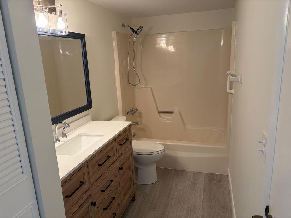 For Sale: $134,900 (1 beds, 1 baths, 780 Square Feet)