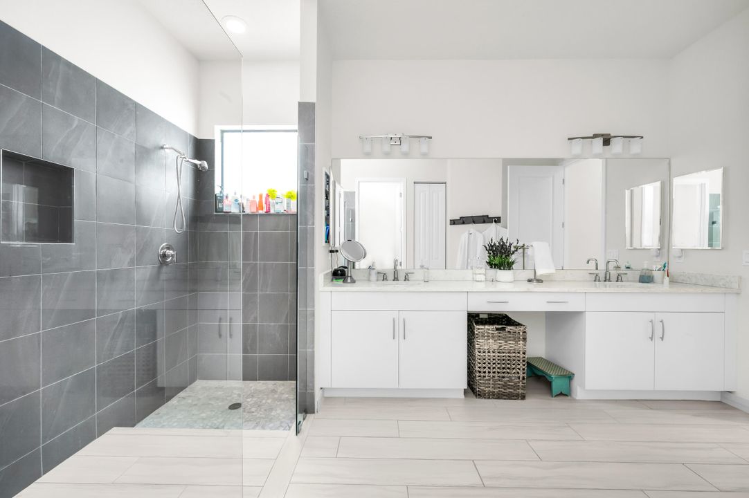 For Sale: $825,000 (3 beds, 2 baths, 2121 Square Feet)