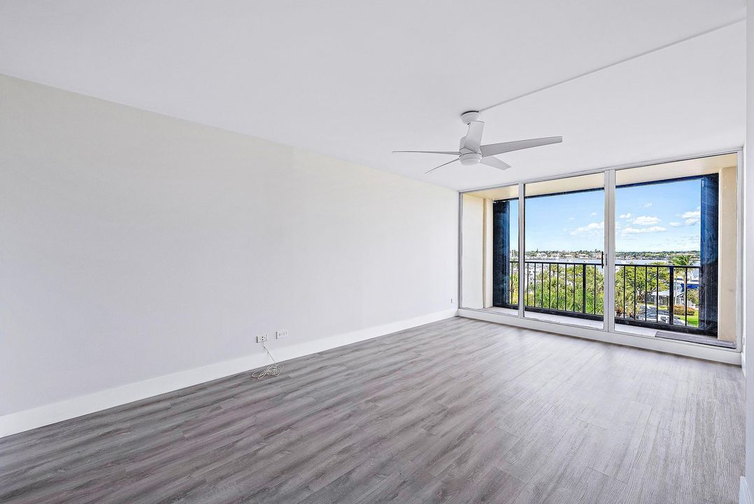 待售: $425,000 (2 贝兹, 2 浴室, 1244 平方英尺)