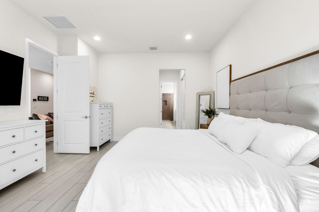 For Sale: $825,000 (3 beds, 2 baths, 2121 Square Feet)