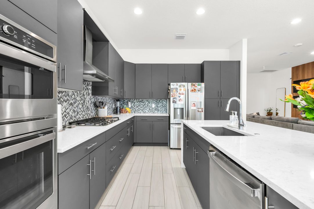 For Sale: $825,000 (3 beds, 2 baths, 2121 Square Feet)