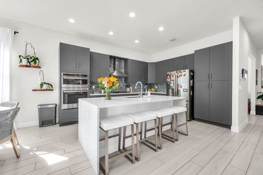 For Sale: $825,000 (3 beds, 2 baths, 2121 Square Feet)