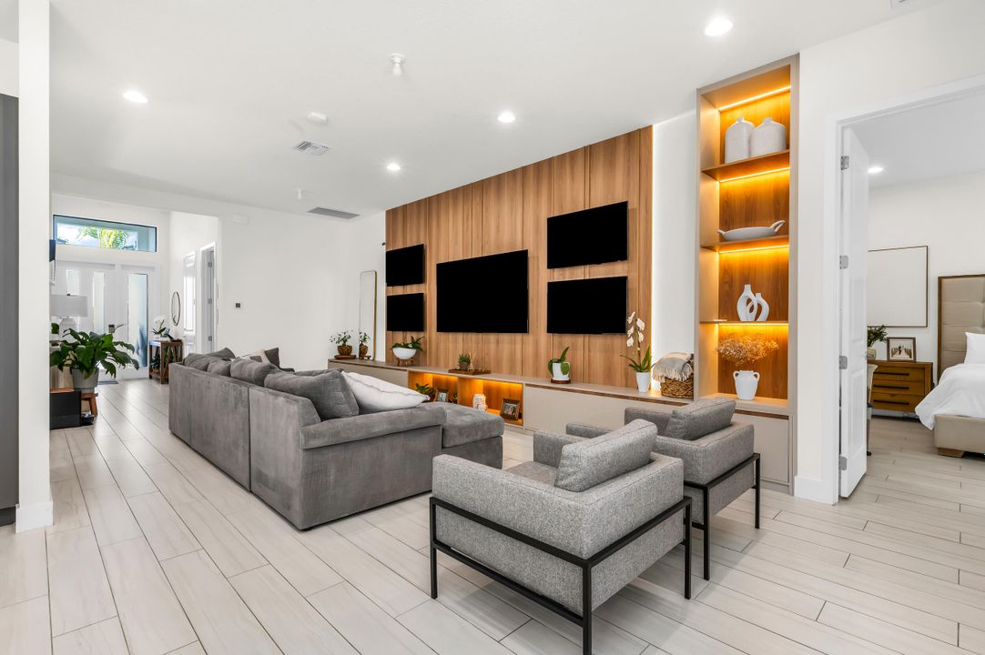 For Sale: $825,000 (3 beds, 2 baths, 2121 Square Feet)