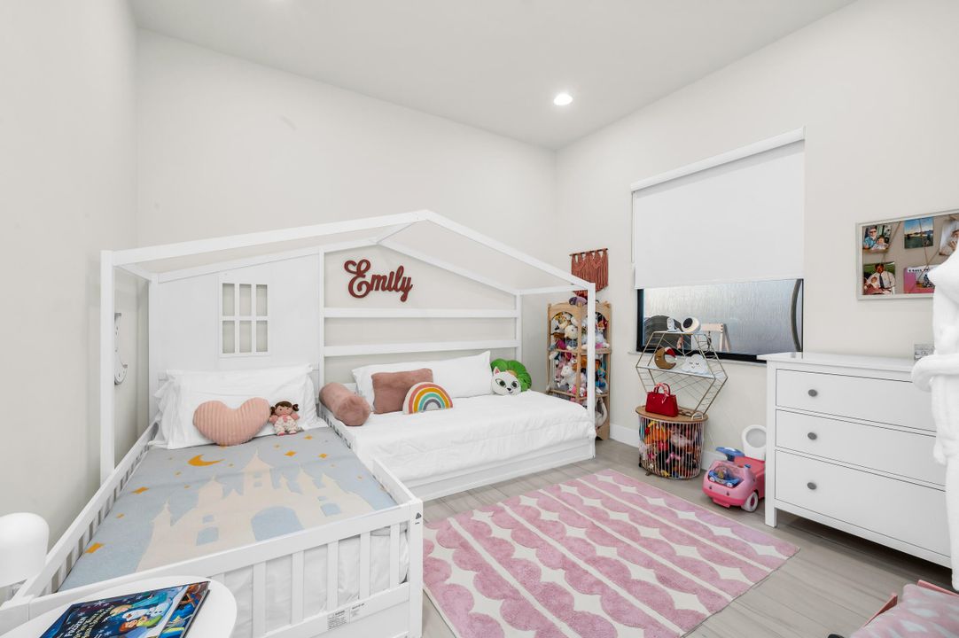 For Sale: $825,000 (3 beds, 2 baths, 2121 Square Feet)