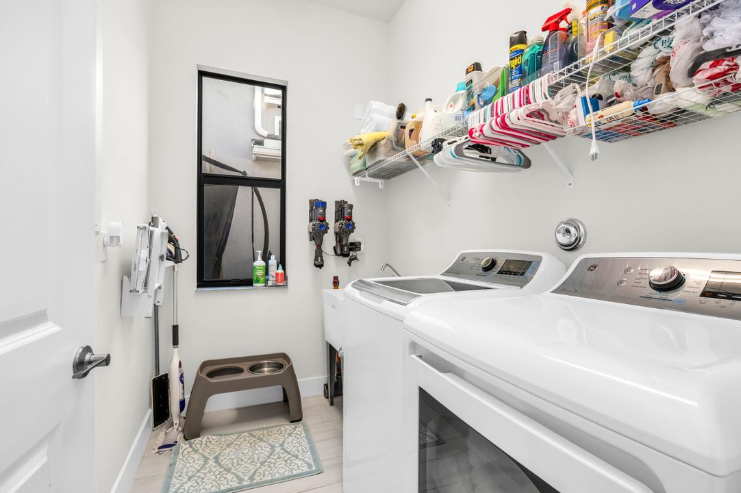 For Sale: $825,000 (3 beds, 2 baths, 2121 Square Feet)