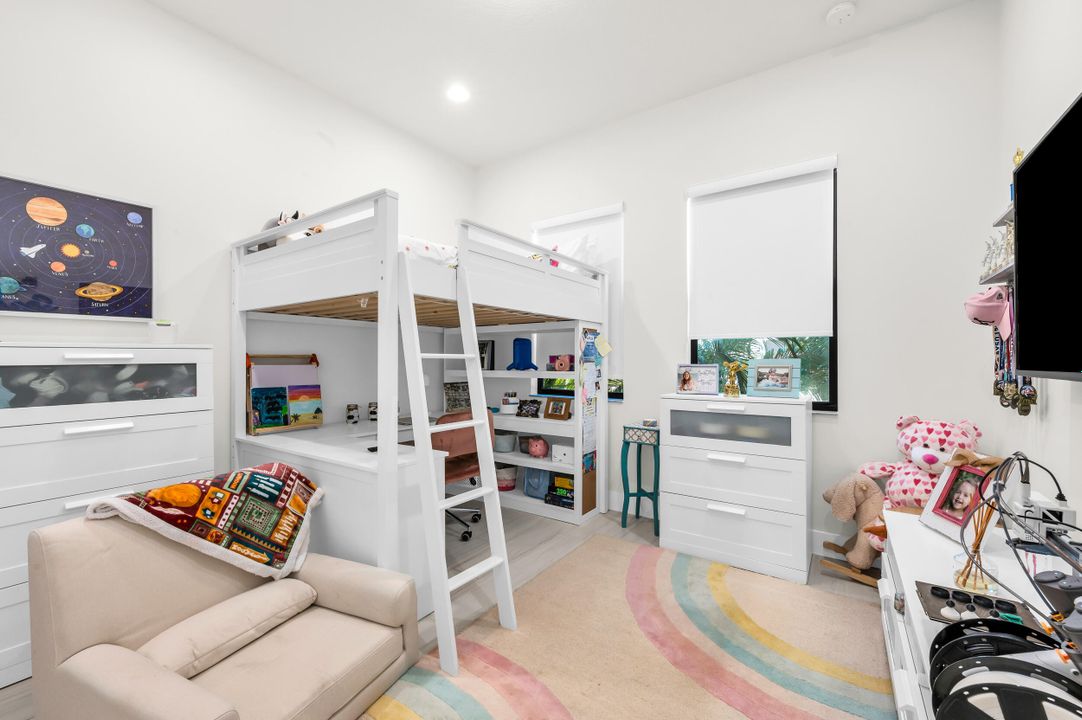 For Sale: $825,000 (3 beds, 2 baths, 2121 Square Feet)