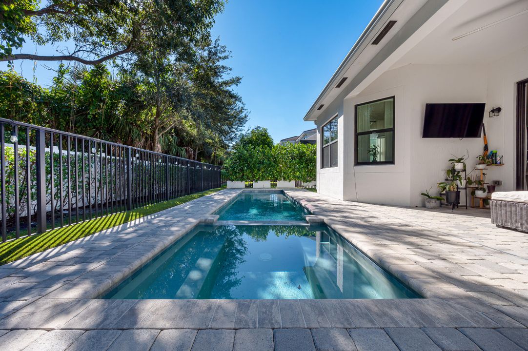 For Sale: $825,000 (3 beds, 2 baths, 2121 Square Feet)