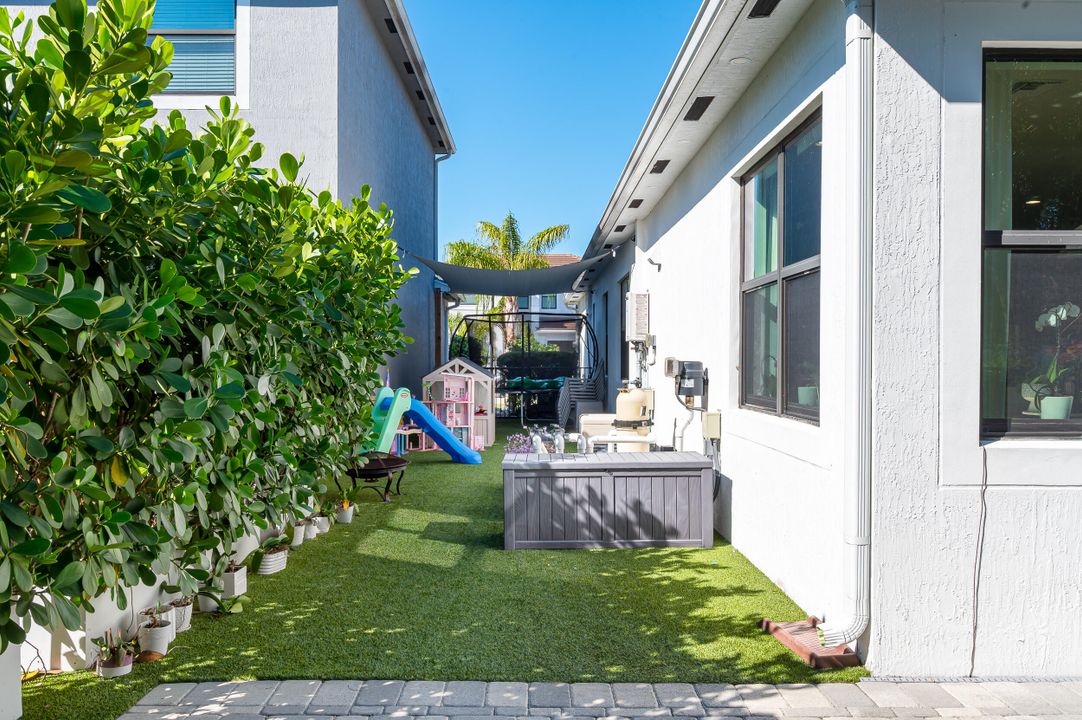 For Sale: $825,000 (3 beds, 2 baths, 2121 Square Feet)