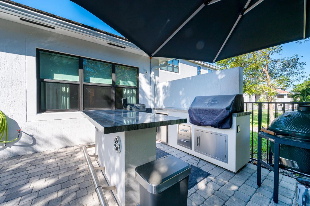 For Sale: $825,000 (3 beds, 2 baths, 2121 Square Feet)