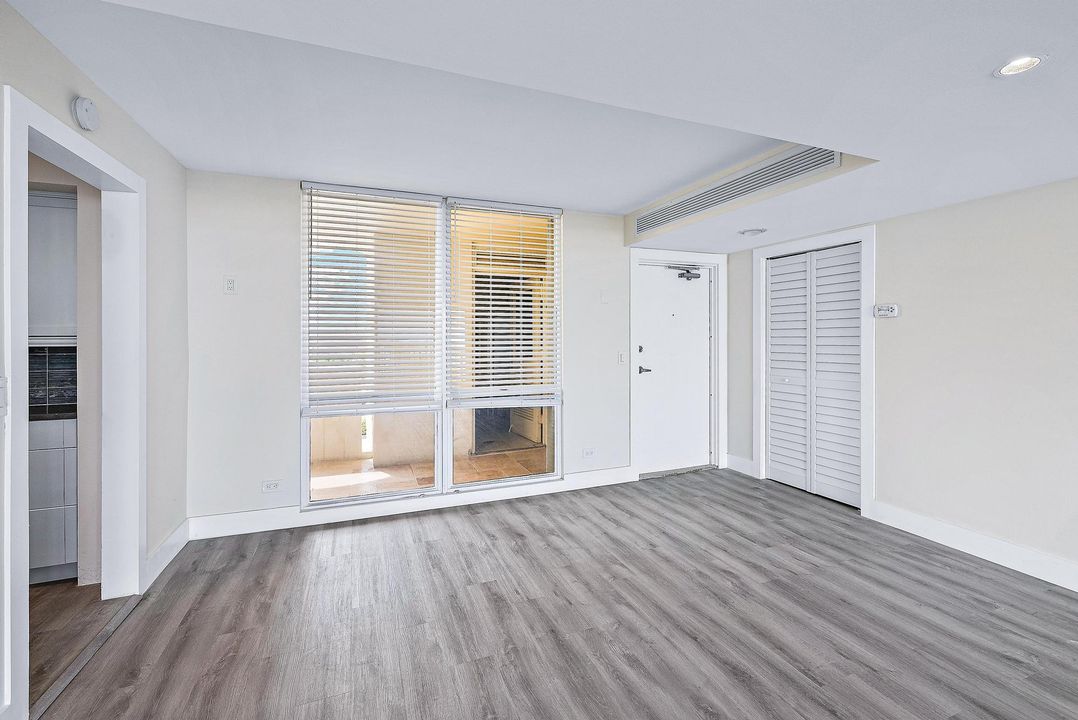 待售: $425,000 (2 贝兹, 2 浴室, 1244 平方英尺)