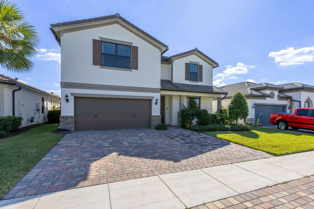 For Sale: $825,000 (5 beds, 3 baths, 2776 Square Feet)