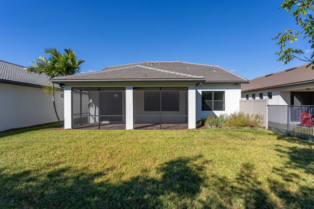 For Sale: $825,000 (5 beds, 3 baths, 2776 Square Feet)