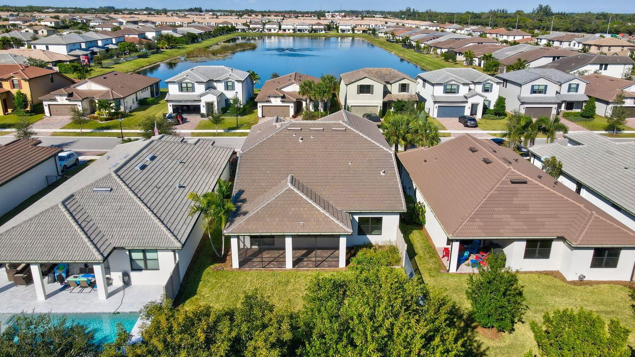 For Sale: $825,000 (5 beds, 3 baths, 2776 Square Feet)