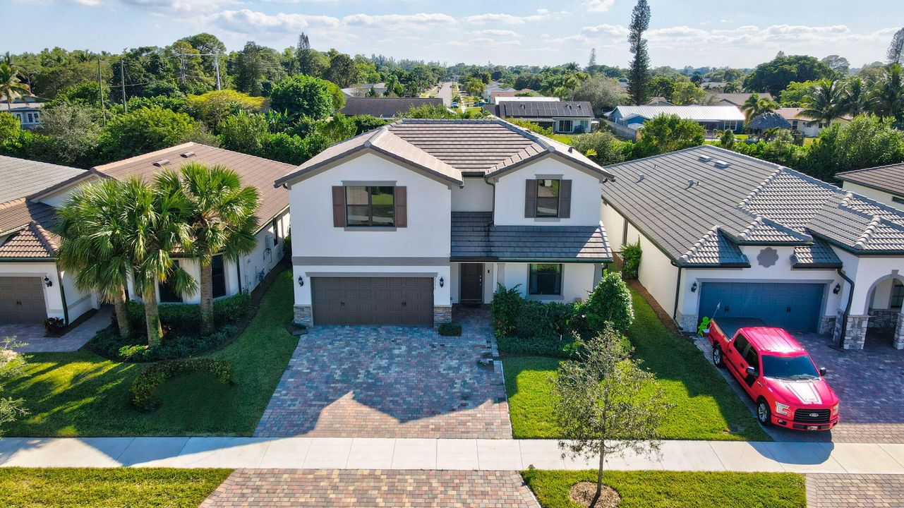 For Sale: $825,000 (5 beds, 3 baths, 2776 Square Feet)