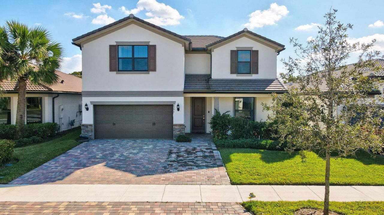 For Sale: $825,000 (5 beds, 3 baths, 2776 Square Feet)