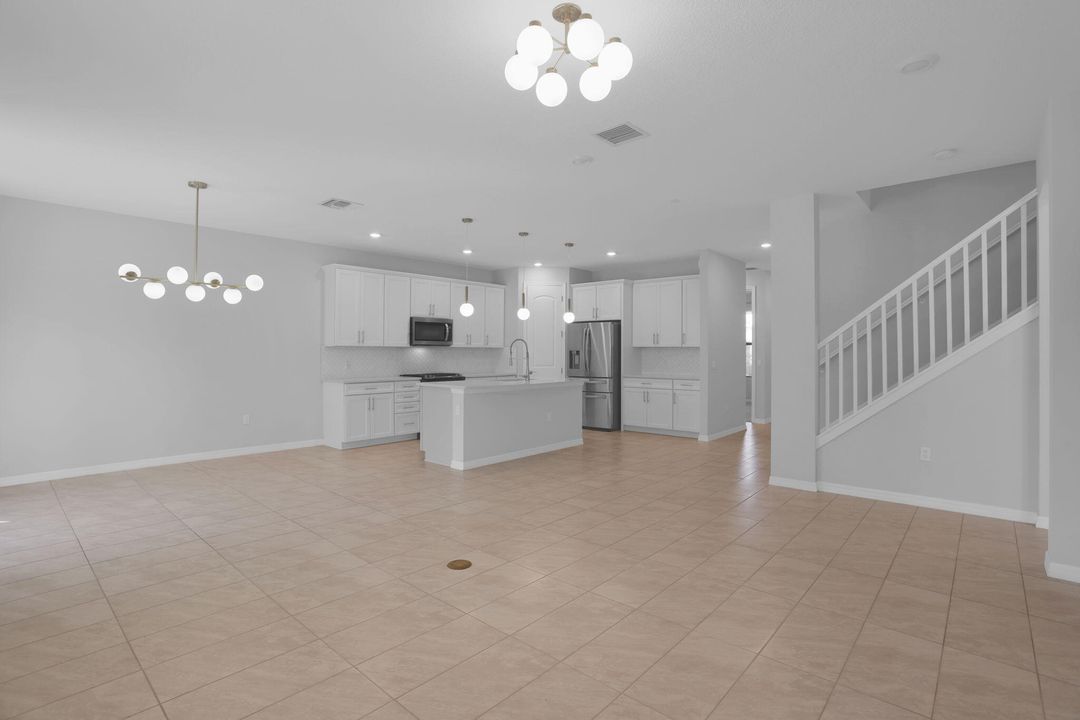 For Sale: $825,000 (5 beds, 3 baths, 2776 Square Feet)