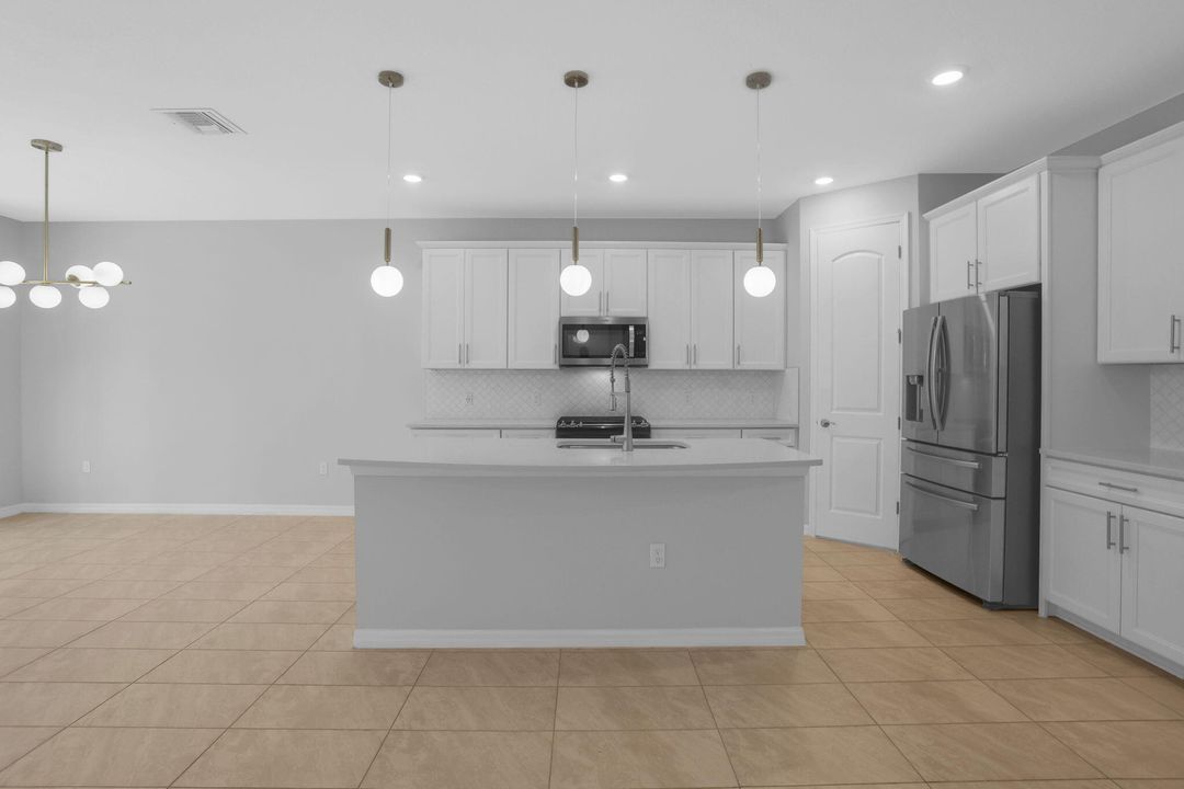 For Sale: $825,000 (5 beds, 3 baths, 2776 Square Feet)