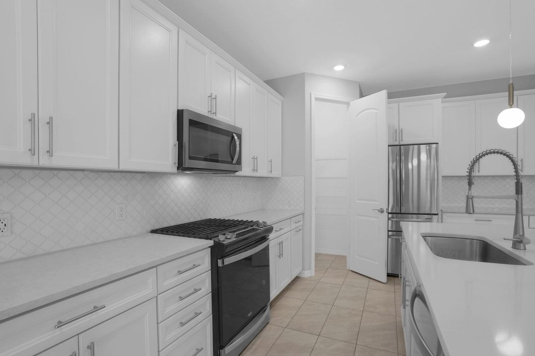 For Sale: $825,000 (5 beds, 3 baths, 2776 Square Feet)