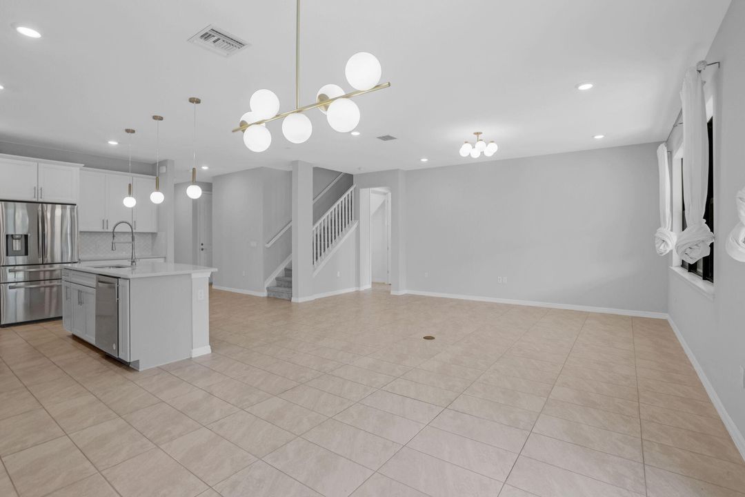 For Sale: $825,000 (5 beds, 3 baths, 2776 Square Feet)