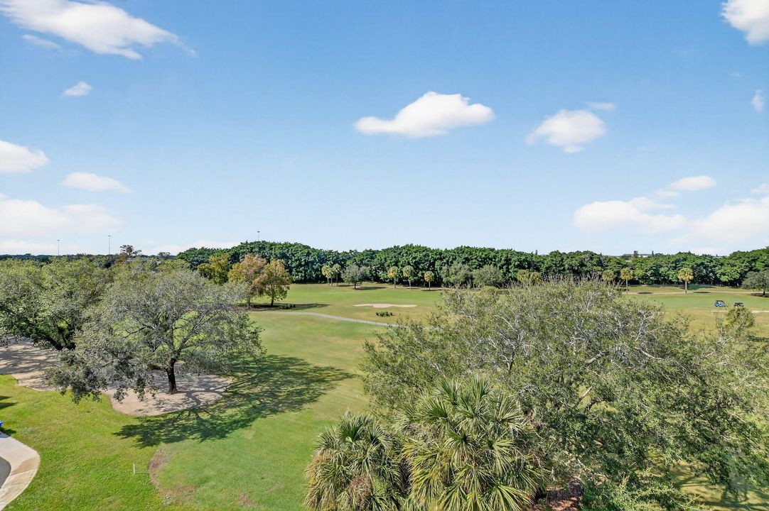 出租: $4,000 (2 贝兹, 2 浴室, 1050 平方英尺)