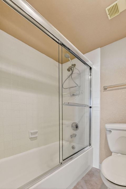 出租: $4,000 (2 贝兹, 2 浴室, 1050 平方英尺)