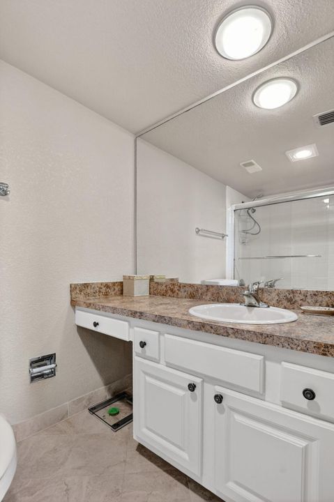 出租: $4,000 (2 贝兹, 2 浴室, 1050 平方英尺)