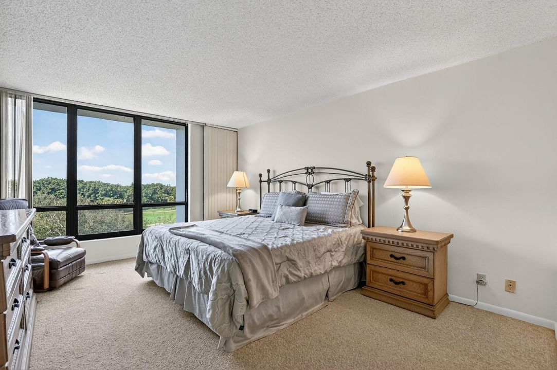 出租: $4,000 (2 贝兹, 2 浴室, 1050 平方英尺)